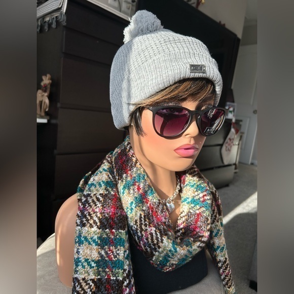 ✨NWOT Levi’s knit ski beanie Pom Pom hat - gray cold weather ❄️ - Picture 1 of 10